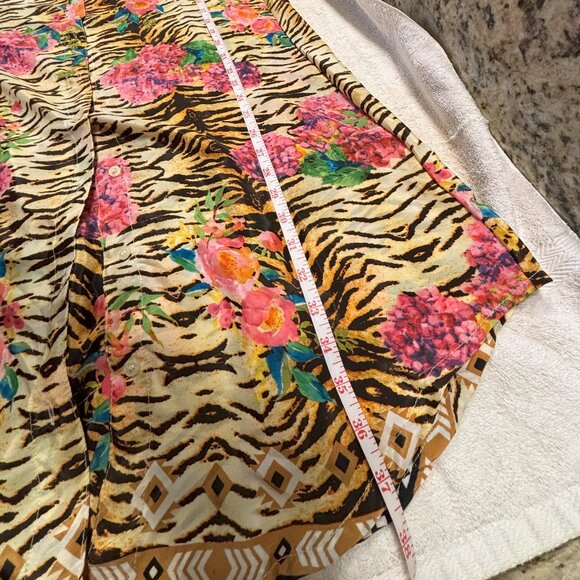 Glam Kimono, Tiger print w/ floral accents. One Size. EUC. - Picture 9 of 12